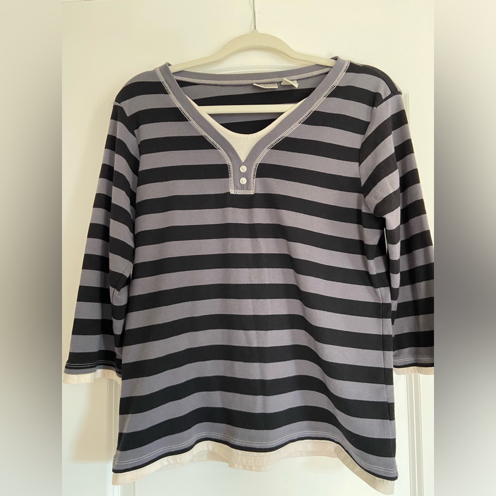 Black and grey 3/4 sleeve top